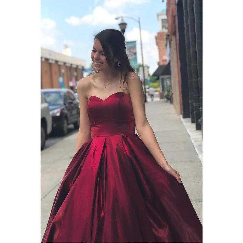 Robe de bal trapèze simple en satin bordeaux avec poches 