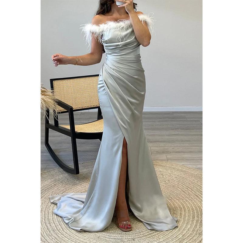 Vestido de noche largo de fiesta con escote en forma de tubo y plumas, hombros descubiertos 