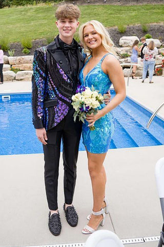 Robe fourreau bleue courte à col V profond pour le bal de promo