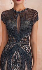 Vestido largo de fiesta de sirena con cuentas y mangas cortas