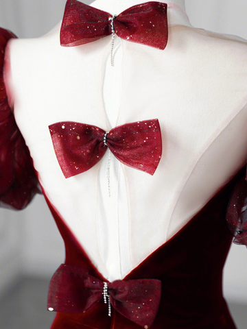 Vestido de noche elegante de sirena color burdeos con mangas abullonadas de terciopelo y lazo, modelo Y7674