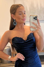 Vestido largo de fiesta azul marino con escote en A y abertura frontal