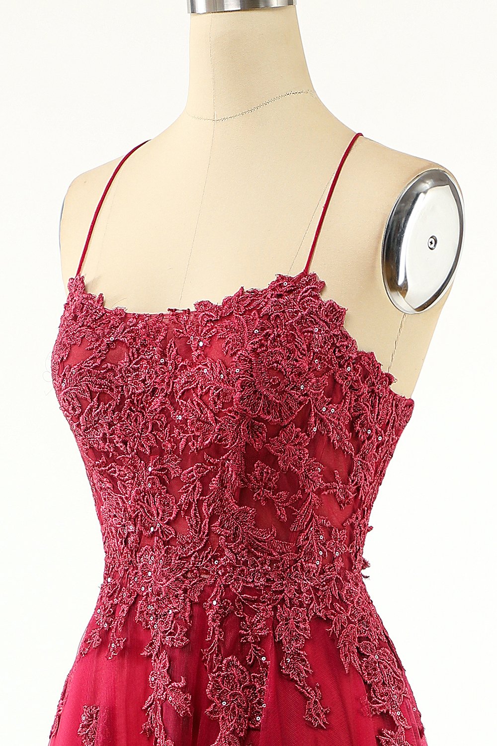 Robe de bal longue en tulle lavande avec dentelle