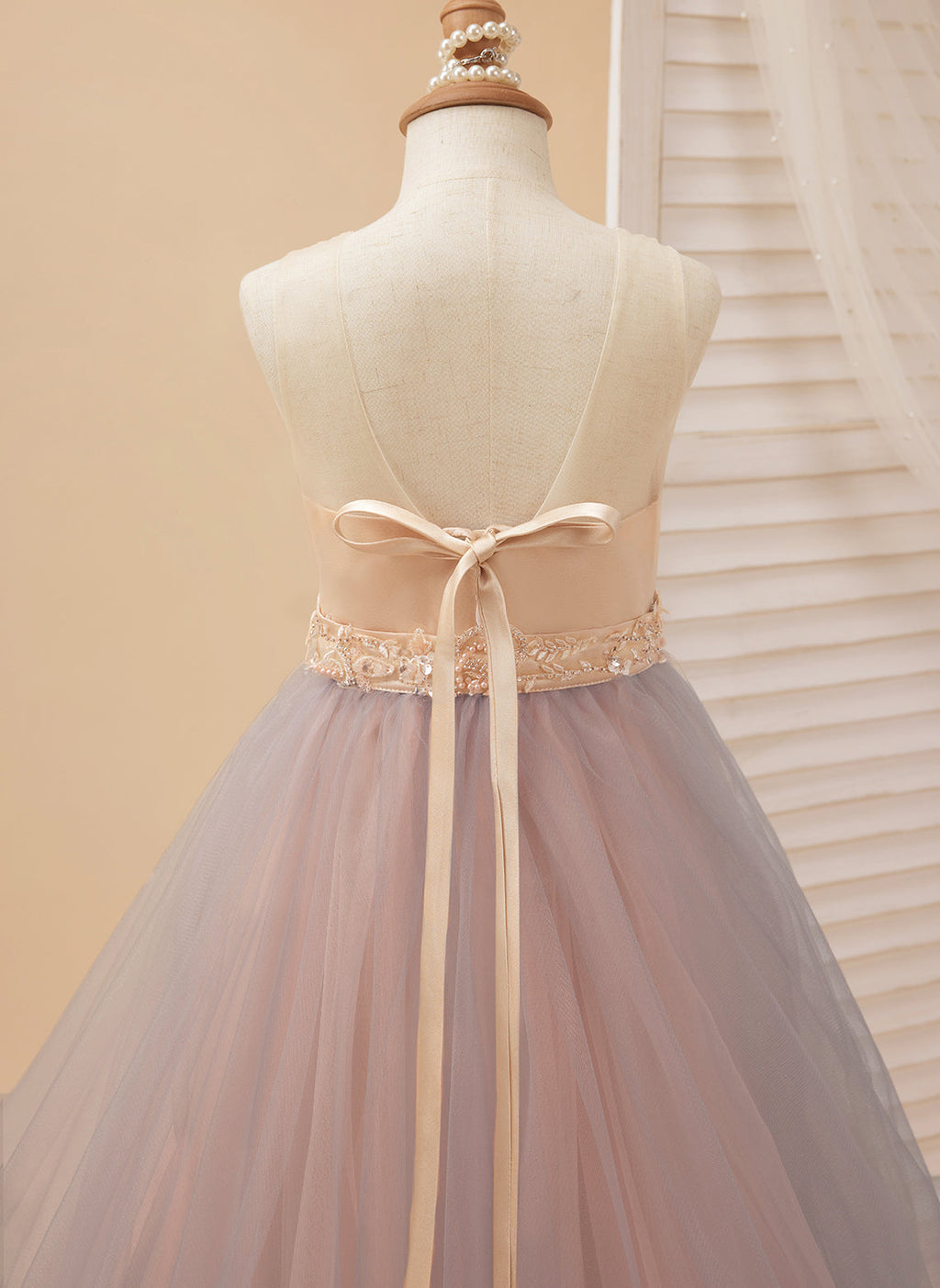 Vestido color champán de corte A con cola de tul satinado (010226776) 