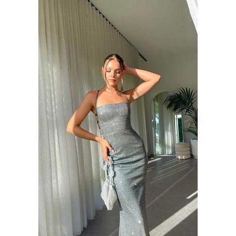 Robe de soirée longue fourreau à bretelles spaghetti et paillettes scintillantes