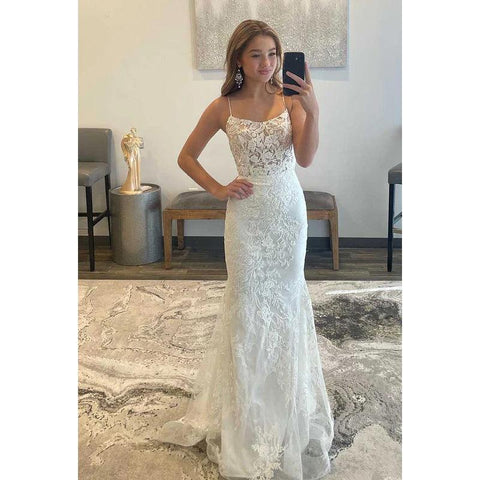 Robe de bal longue fourreau en tulle et dentelle à bretelles spaghetti