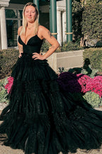 Vestido largo rosa de fiesta con tirantes finos, corte en A y abertura.
