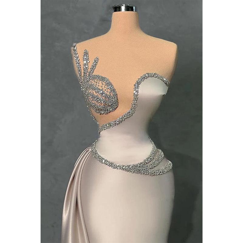 Vestido de noche ajustado sin mangas con apliques de cuentas y cola para fiesta de graduación 