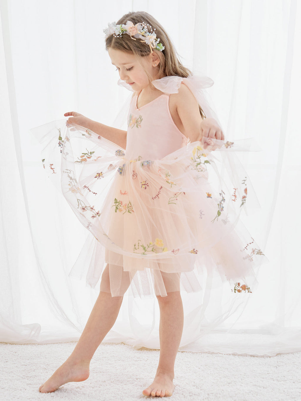 Vestido de niña pequeña de las flores, corte en A, sin mangas, de tul bordado floral. 