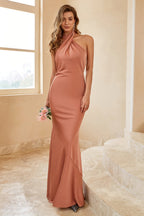 Vestido de dama de honor marrón sirena con cuello halter