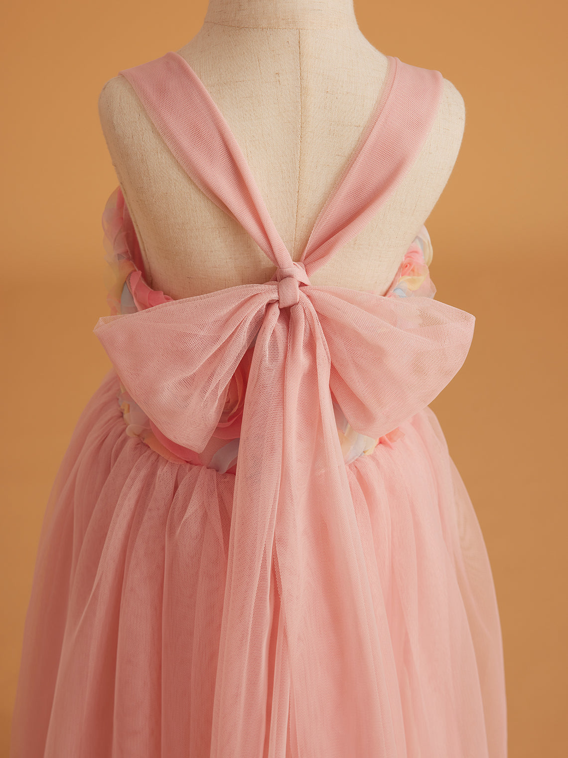 Vestido de bebé niña con lazo de tul y aplique floral en 3D de la colección Jardín Encantado 