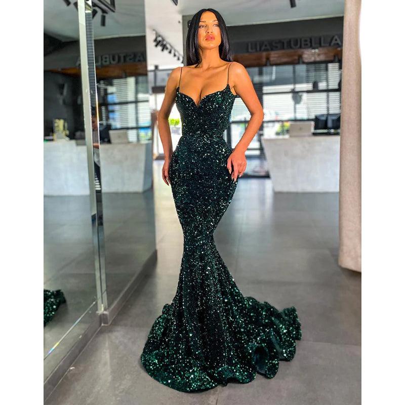 Vestido de fiesta largo de sirena con lentejuelas y tirantes finos y purpurina 