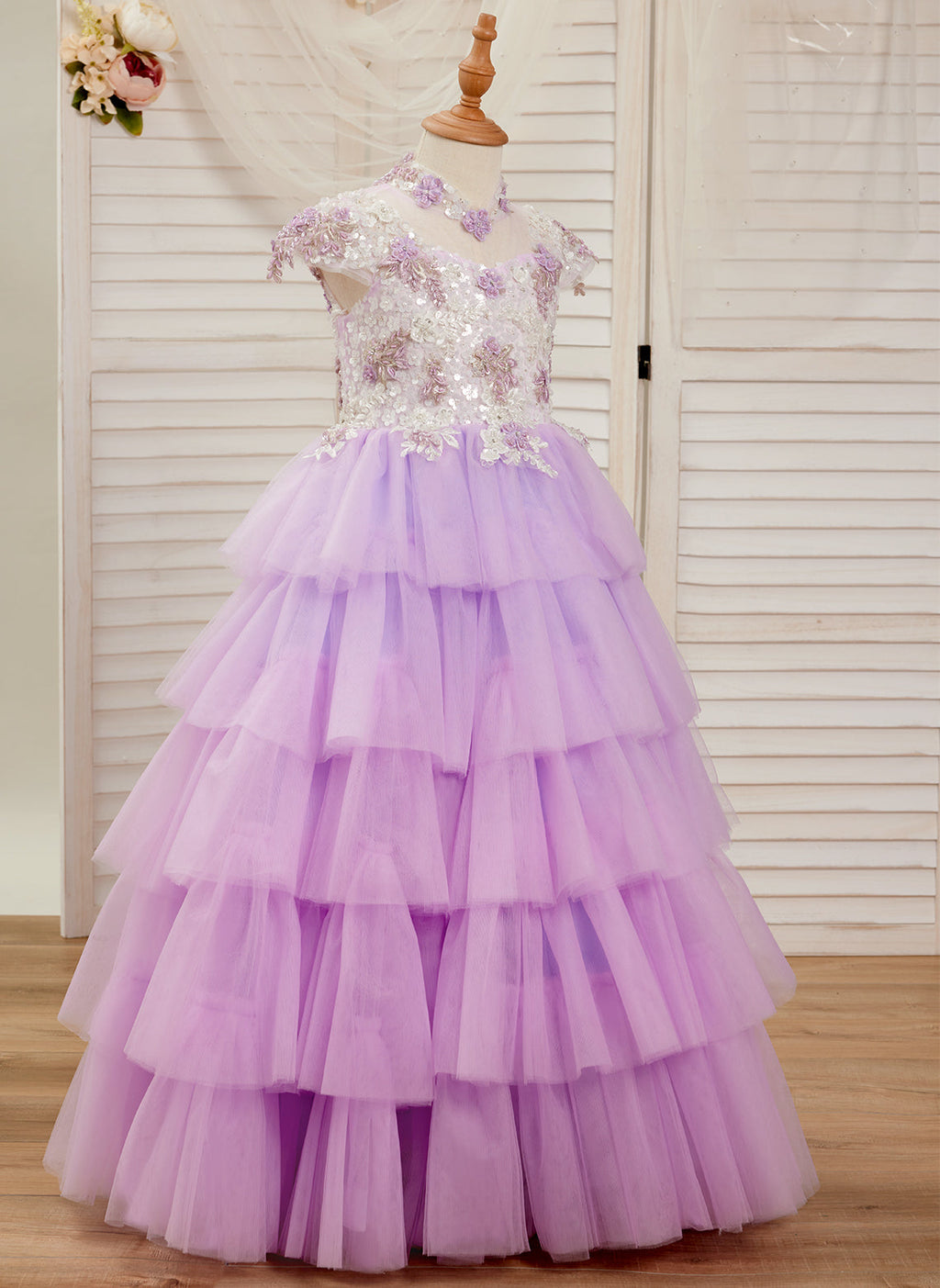 Vestido de princesa de tul lila con apliques florales y pedrería para niñas 