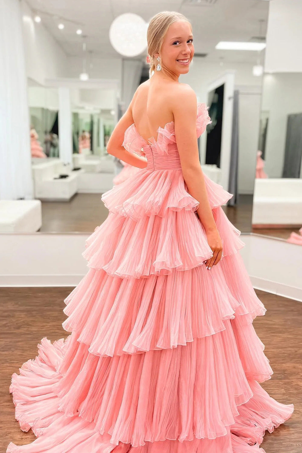 Charmante robe de bal longue bleue bustier trapèze à volants