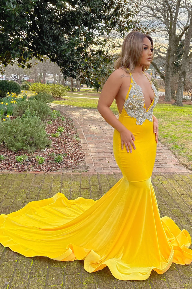 Robe de bal jaune longue sirène à col V et appliques