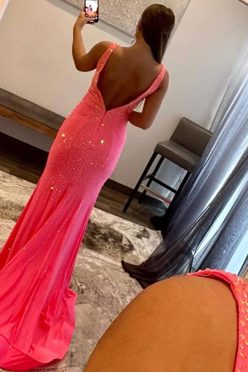Robe de bal longue bleu roi sirène à décolleté plongeant et perles