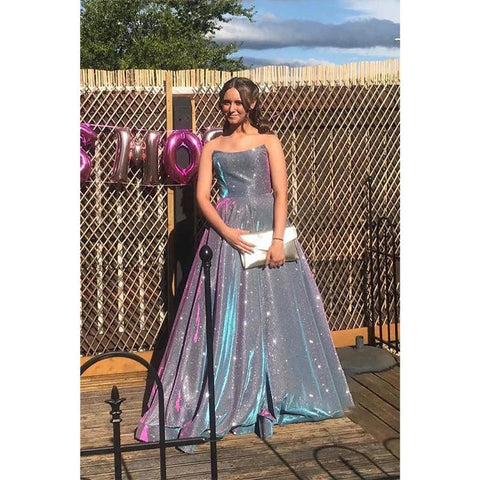 Vestido de fiesta largo de satén morado sin tirantes, corte en A, con lentejuelas y abertura 