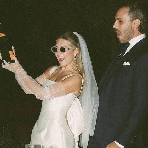 Robe de mariée Baoleely en satin blanc à col carré et courte avec nœud dans le dos