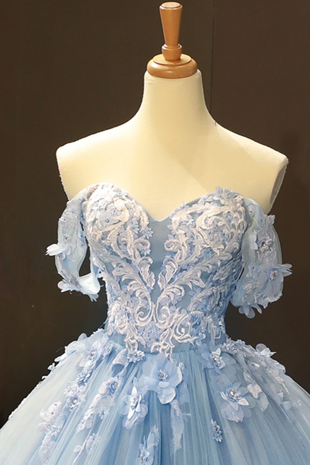 Robe de bal légère à épaules dénudées