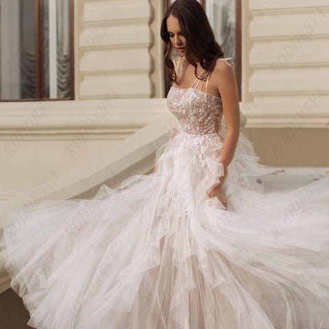 Robe de mariée élégante à fines bretelles, dos nu lacé, robe de mariée romantique en tulle à col carré 