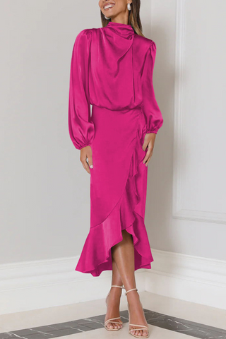 Elegante vestido de noche de cuello alto con volantes y pliegues 