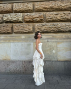 Robe de soirée élégante sans bretelles en satin à volants et fente, robe de bal ivoire formelle, robe de mariée Y8247