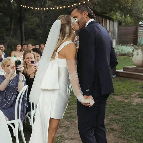 Robe de mariée Baoleely en satin blanc à col carré et courte avec nœud dans le dos