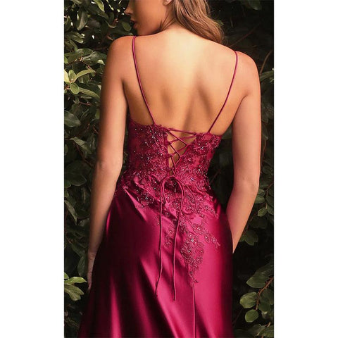 Robe de bal longue noire à bretelles spaghetti et appliques en dentelle fendues sur le côté