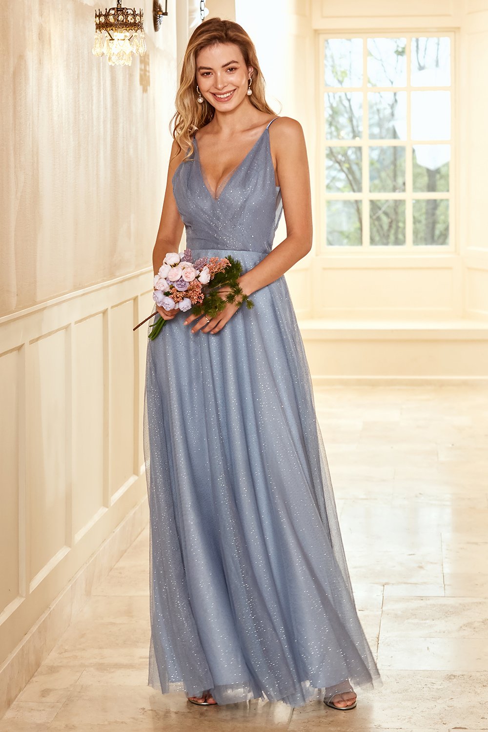 Vestido largo de dama de honor gris y azul con tirantes finos y corte en A