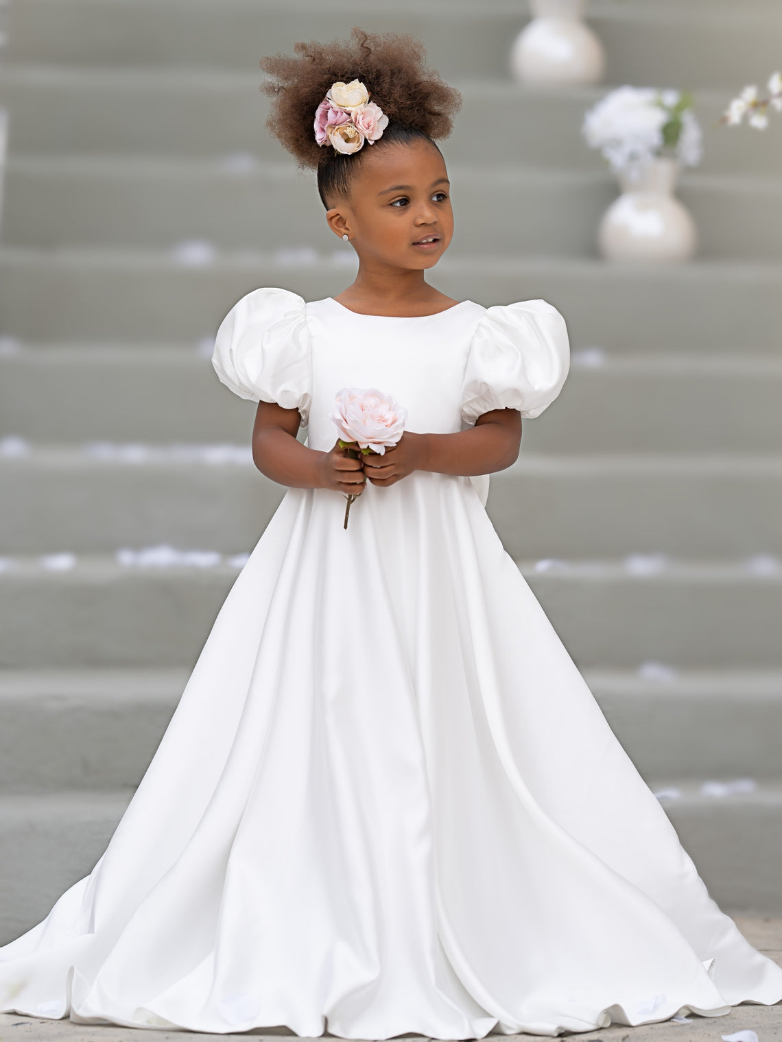 Vestido de niña de las flores con mangas abullonadas, lazo, botones en la espalda y cola de barrido 