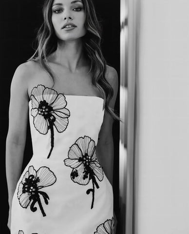 Vestido ajustado mini sin tirantes de alta calidad para mujer, sexy, con estampado floral negro, ideal para fiestas nocturnas, cumpleaños o cócteles.