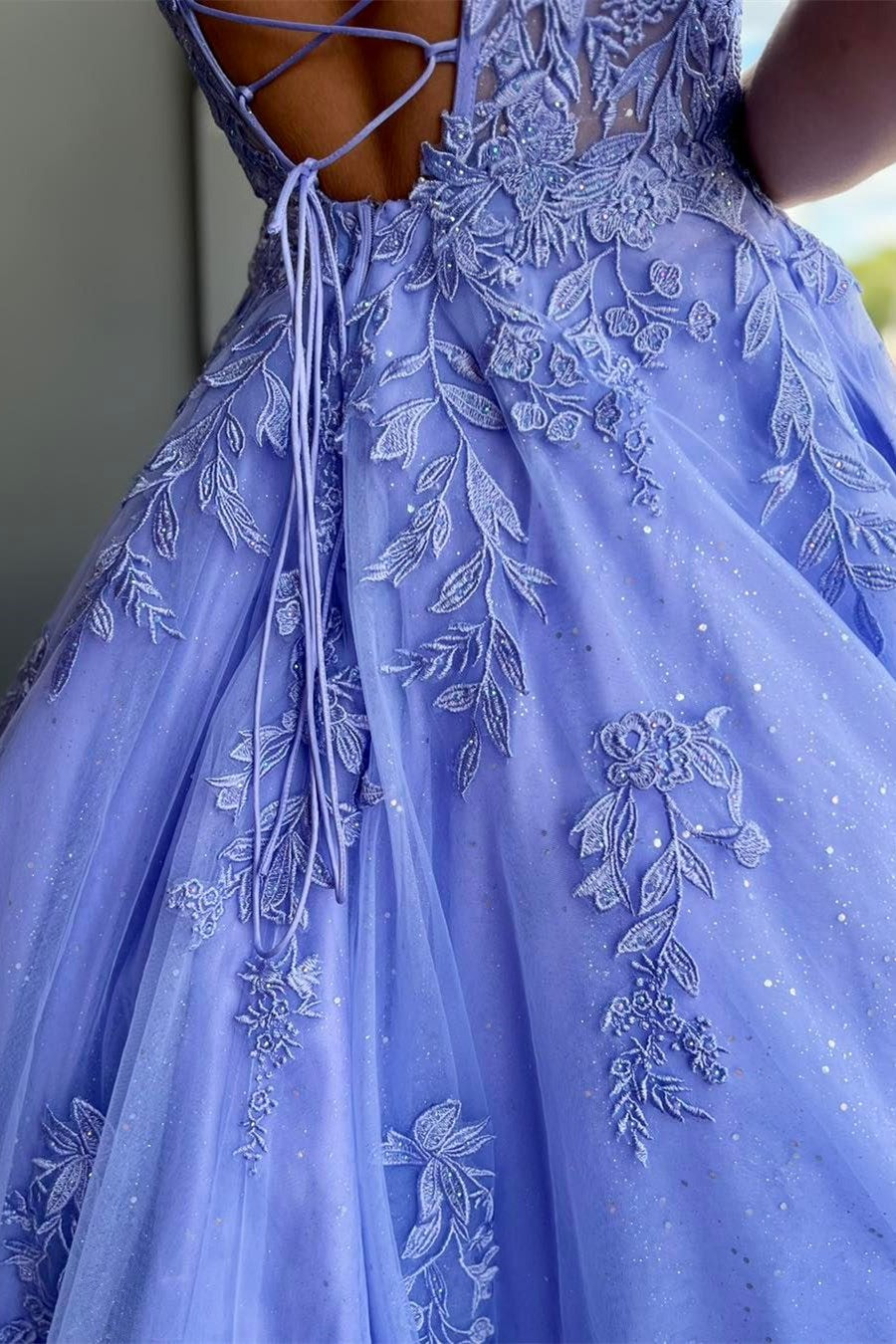 Vestido de fiesta de tul y encaje con tirantes finos, corte en A y bolsillos