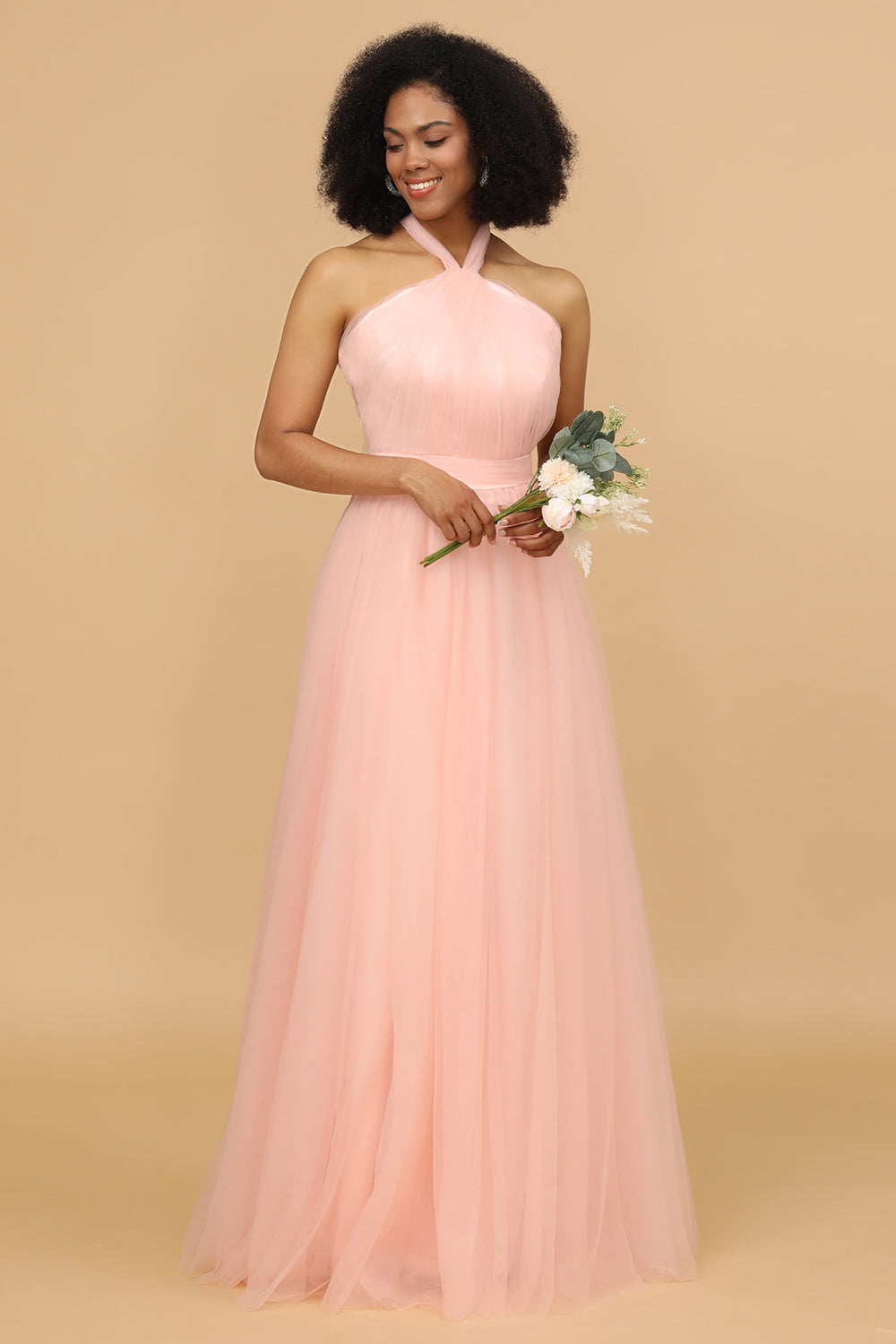 Vestido largo de dama de honor rosa con escote halter y corte en A