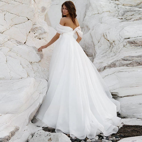 Robe de mariée bohème simple en forme de A, sexy, épaules dénudées, en tulle plissé blanc, idéale pour la plage, les bals de fin d'année et les mariages (collection 2023).