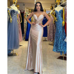 Robe de bal longue fourreau en satin à paillettes et dentelle froncée 