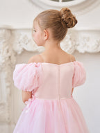 Vestido de niña de las flores de largo midi con mangas abullonadas, hombros descubiertos, apliques florales 3D y tul. 