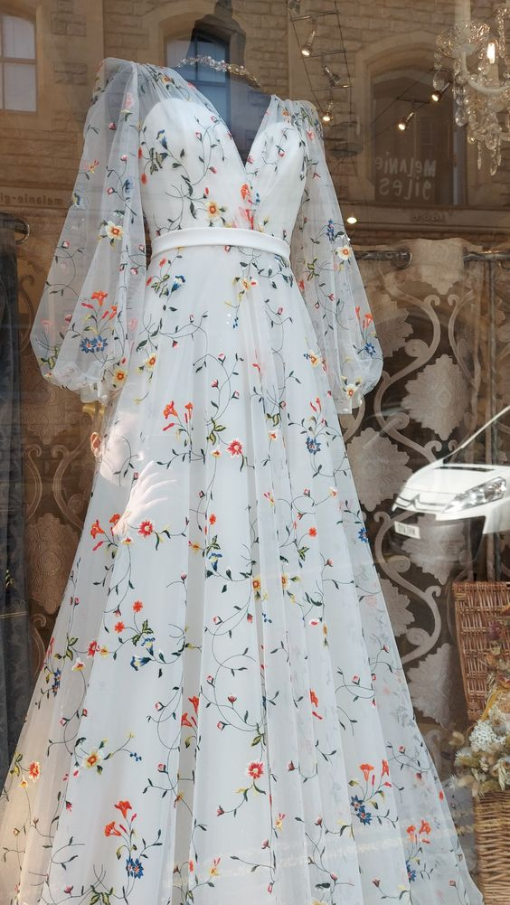 Vestido de novia francés elegante de gasa con estampado floral, manga larga, escote en V Y2065