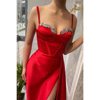 Robe de bal longue rouge à bretelles spaghetti et perles 