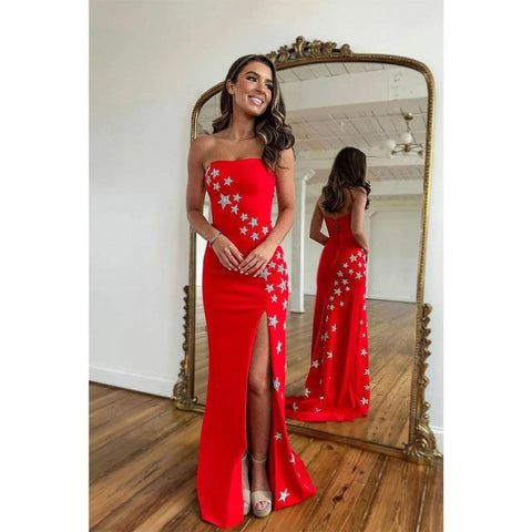 Robe de bal longue rouge fendue sur le côté, sans bretelles et perles