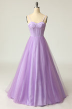 Vestido largo de fiesta lila claro con tirantes finos y corte en A