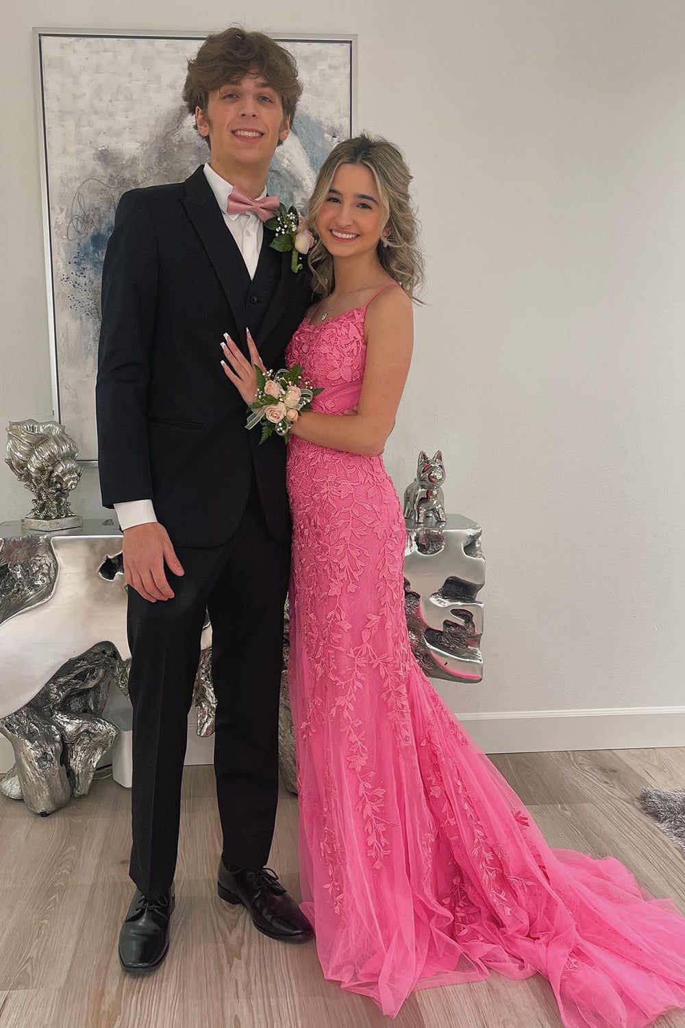 Robe de bal à bretelles spaghetti et appliques