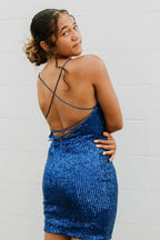 Robe de bal à fines bretelles et sequins avec dos croisé
