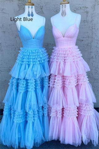 Precioso vestido largo de fiesta de tul con tirantes finos, corte en A y abertura, con tirantes finos y falda de tul.