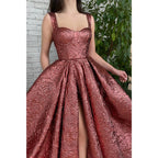 Robe de bal longue à bretelles spaghetti et fente haute 