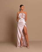 Robe de bal rose élégante sans manches à col halter et fente latérale plissée
