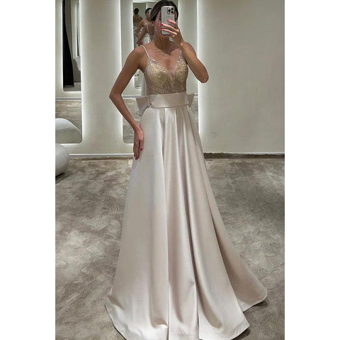 Robe de soirée longue trapèze en satin à paillettes et bretelles spaghetti à col en V