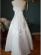 Robe de bal élégante en satin blanc à fines bretelles, coupe princesse, Y7556