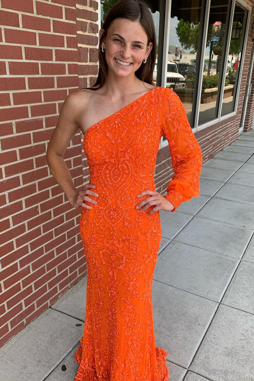 Robe de bal longue sirène à une épaule, sequins orange et manches longues