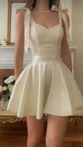 Robe de bal courte ivoire à bretelles élégantes Y7657