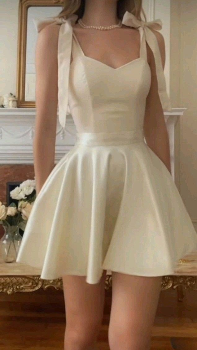 Robe de bal courte ivoire à bretelles élégantes Y7657